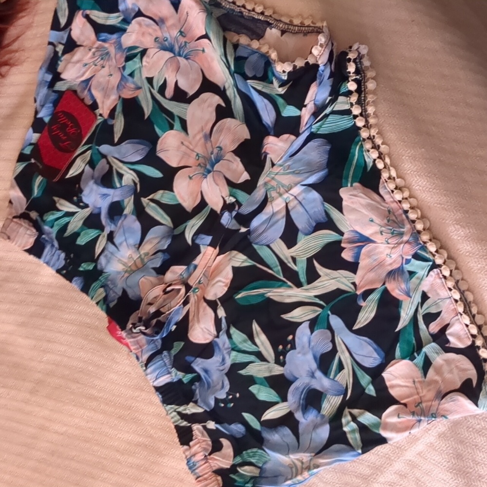 ~Truly Bella Lily Floral Shorts